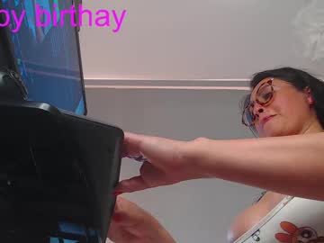 darian boobs